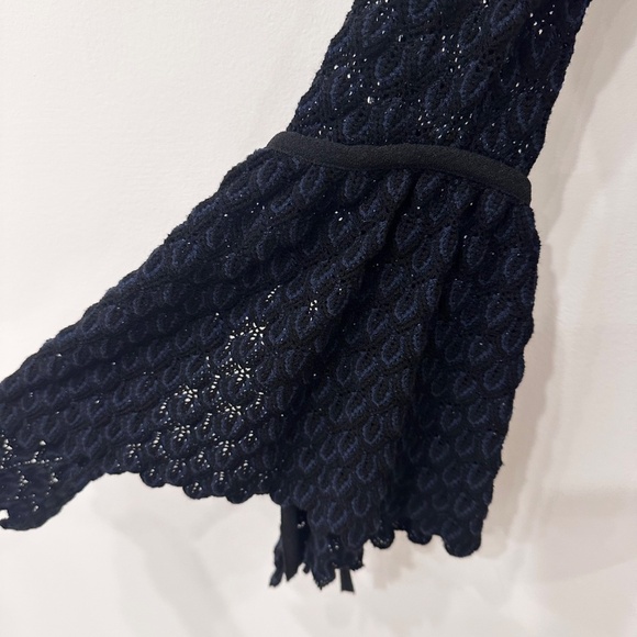 ✨ See by Chloé Black Knit Top w/ Crochet Navy/Black Bell Sleeves Size Small/36 ✨ - Picture 9 of 10